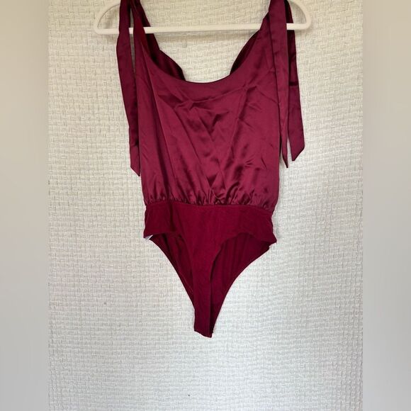 Le Lis Bodysuit✨ - Picture 5 of 8